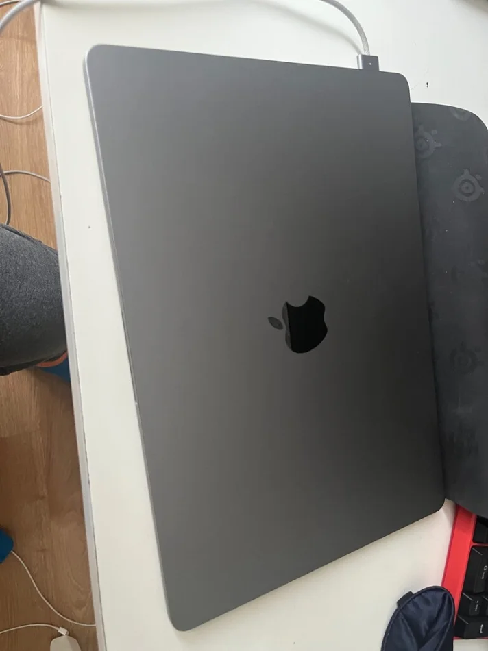 Tirane, shes Laptop Apple MacBook Air 15", M3 (2024) | 8GB RAM | 256GB SSD | Space Gray | 93% Battery