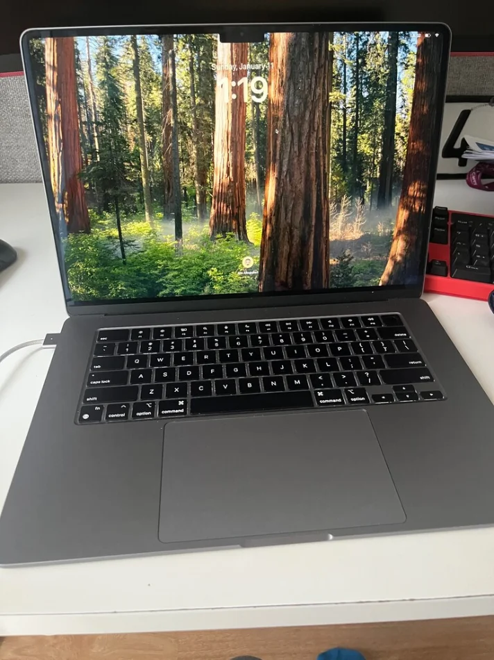 Tirane, shes Laptop Apple MacBook Air 15", M3 (2024) | 8GB RAM | 256GB SSD | Space Gray | 93% Battery