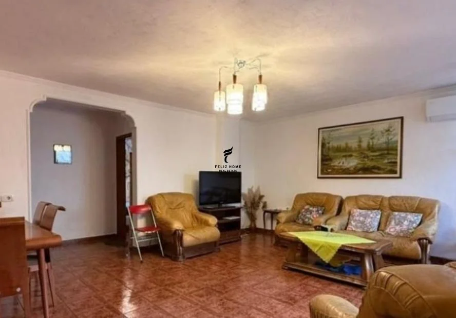 Tirane, jepet me qera zyre Kati 1, 100 m² 900 € (ZOGU I ZI)