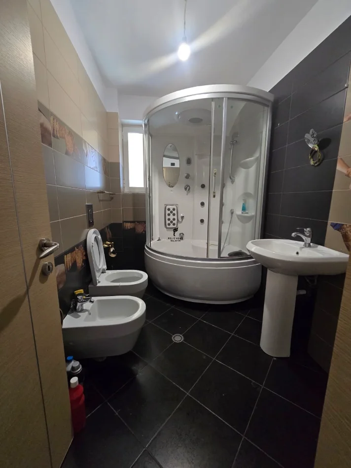 Tirane, shitet apartament 2+1 Kati 6, 90 m² 195.000 € (ISH FUSHA E AVIACIONIT)