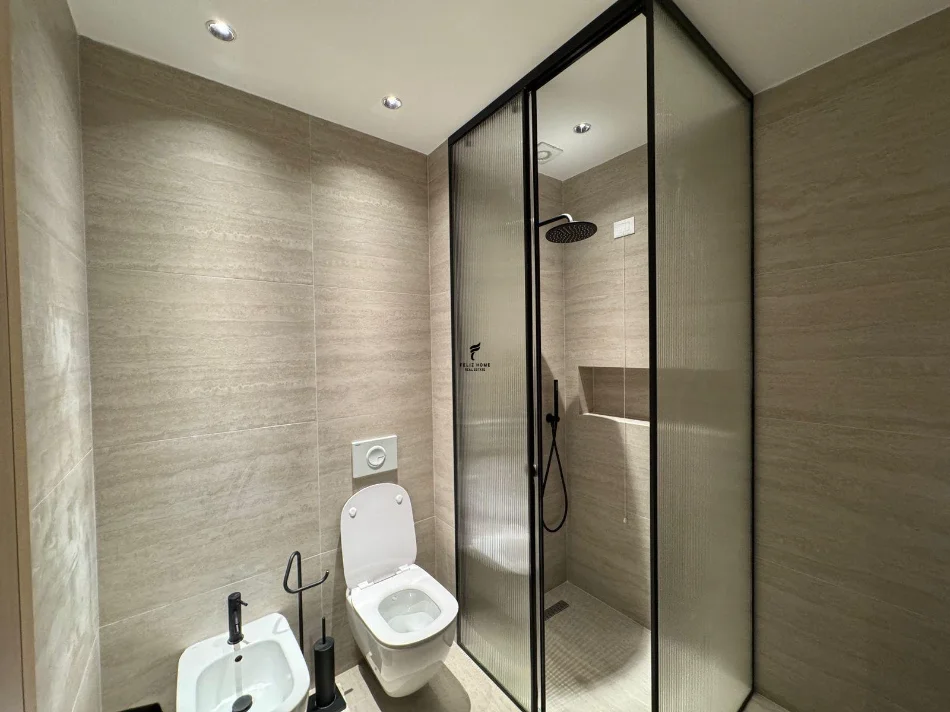 Tirane, jepet me qera apartament 1+1 Kati 5, 68 m² 1.000 € (KOMUNA E PARISIT)
