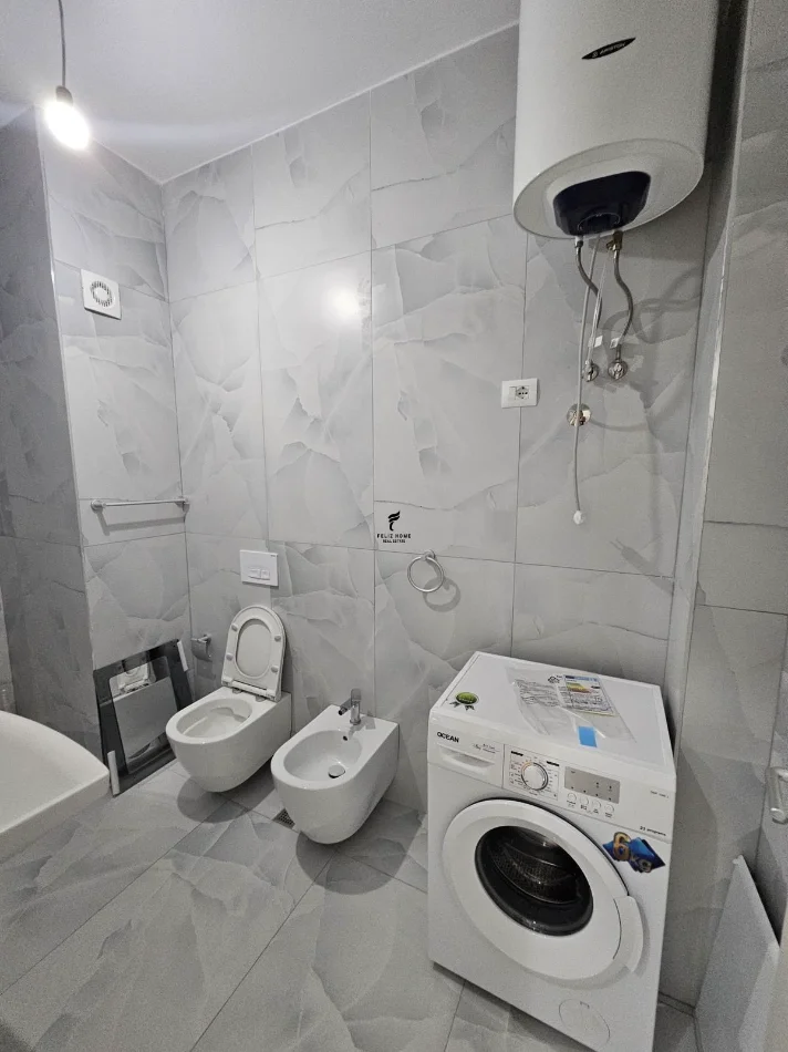Tirane, jepet me qera apartament 1+1 Kati 5, 70 m² 400 € (ALI DEMI)