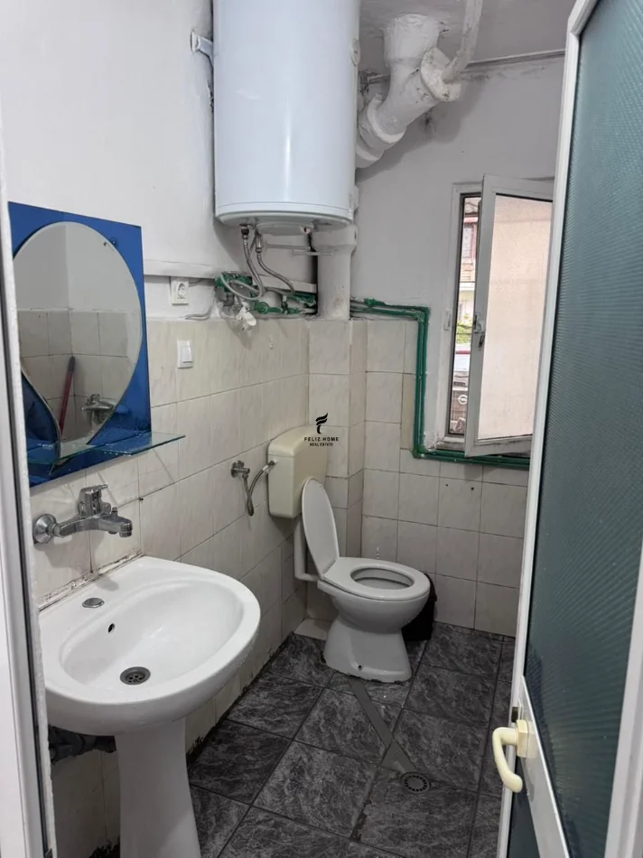 Tirane, jepet me qera apartament 1+1 Kati 1, 65 m² 350 € (LAPRAKE)