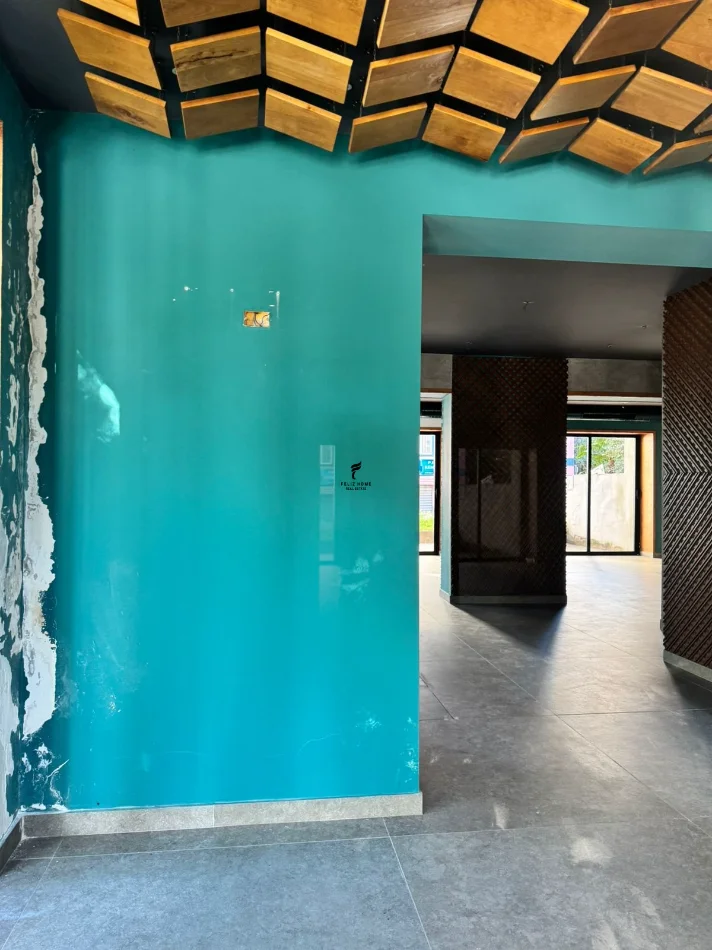 Tirane, shitet dyqan Kati 0, 100 m² 720.000 € (21 DHJETORI)