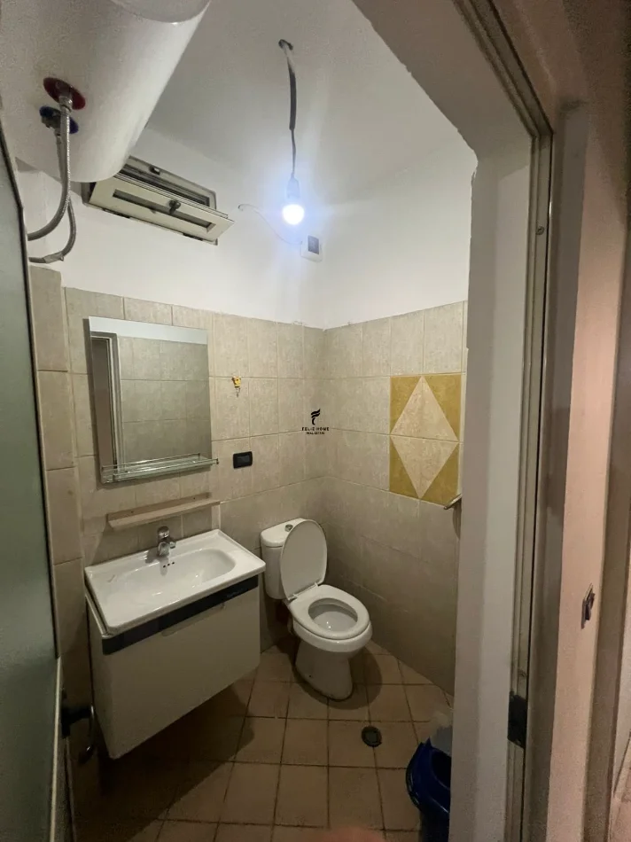 Tirane, jepet me qera apartament 1+1 Kati 2, 65 m² 450 € (RRUGA E KAVAJES)