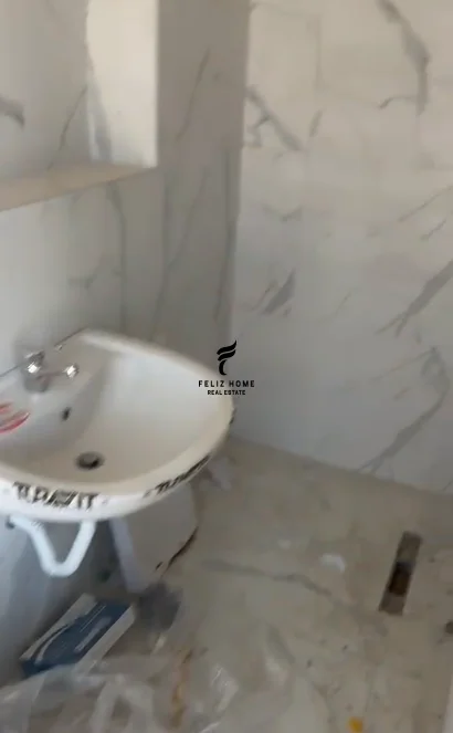 Tirane, jepet me qera zyre Kati 5, 117 m² 600 € (LAPRAKE)