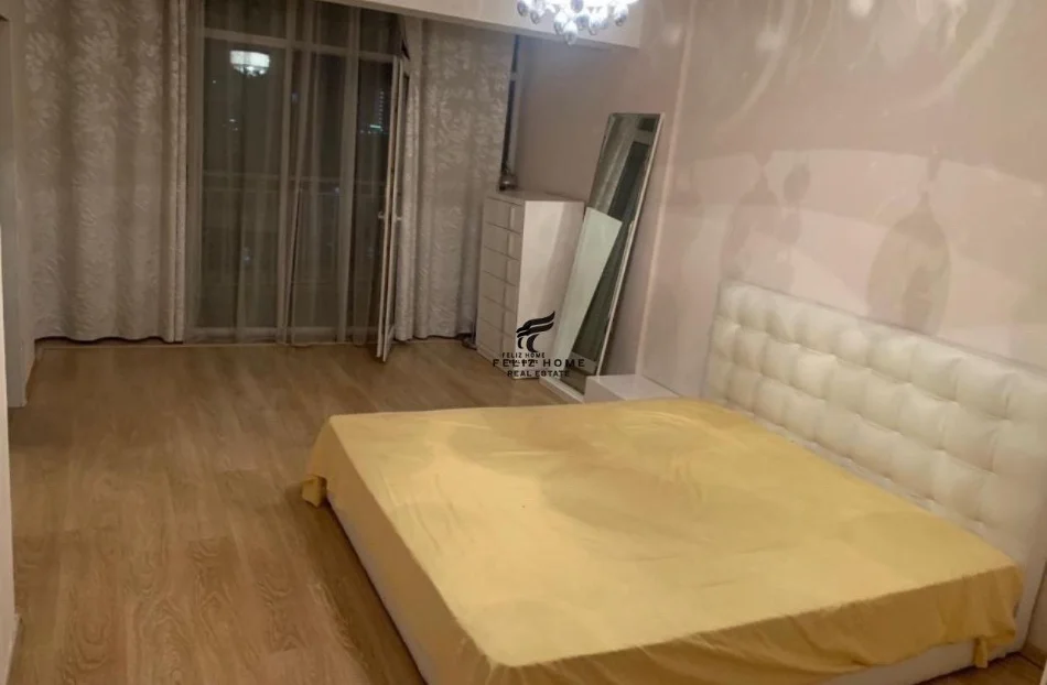 Tirane, jepet me qera apartament 2+1 Kati 2, 140 m² 650 € (LAPRAKE)