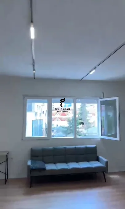 Tirane, jepet me qera zyre Kati 1, 135 m² 1.500 € (PAZARI I RI)