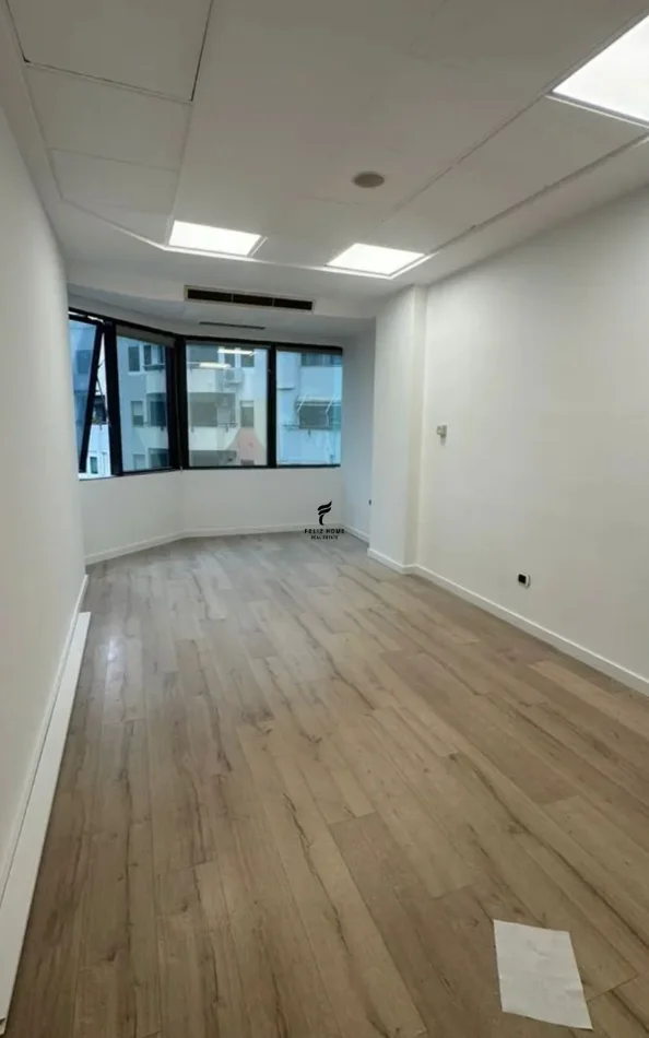 Tirane, jepet me qera zyre Kati 9, 230 m² 5.100 € (QENDER)