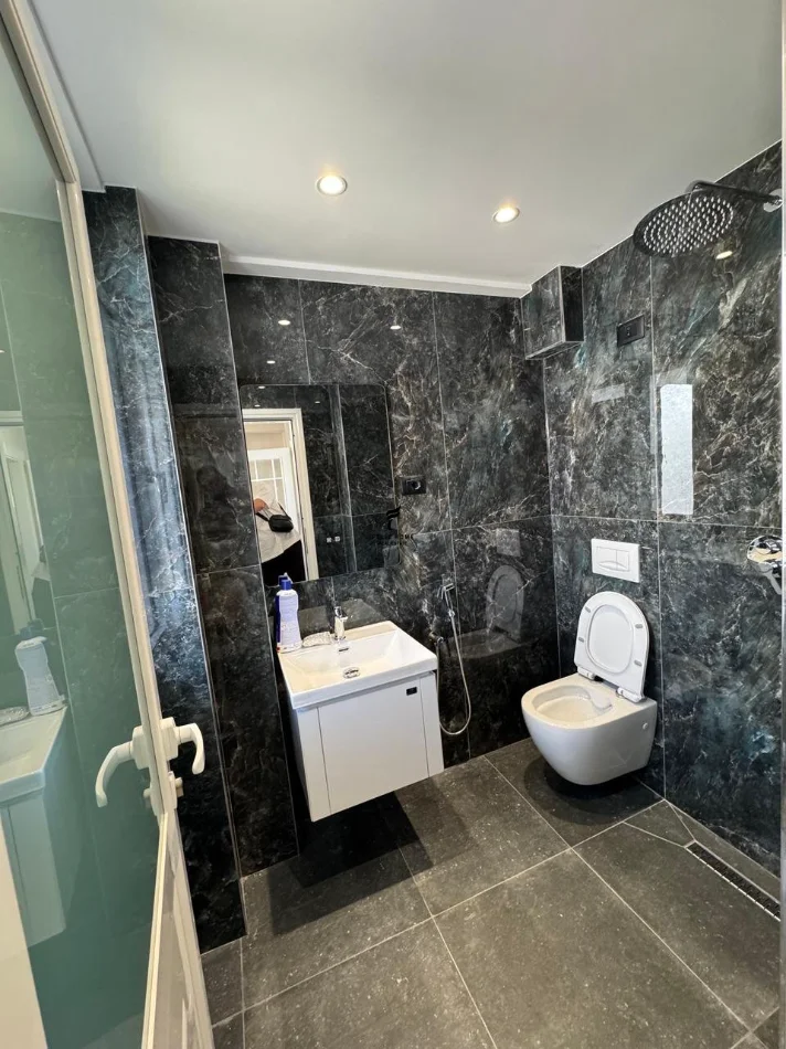 Tirane, jepet me qera apartament 2+1 Kati 1, 80 m² 600 € (SAUK)