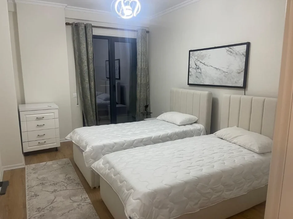 Tirane, jepet me qera apartament 1+1 Kati 5, 70 m² 500 € (PORCELAN)