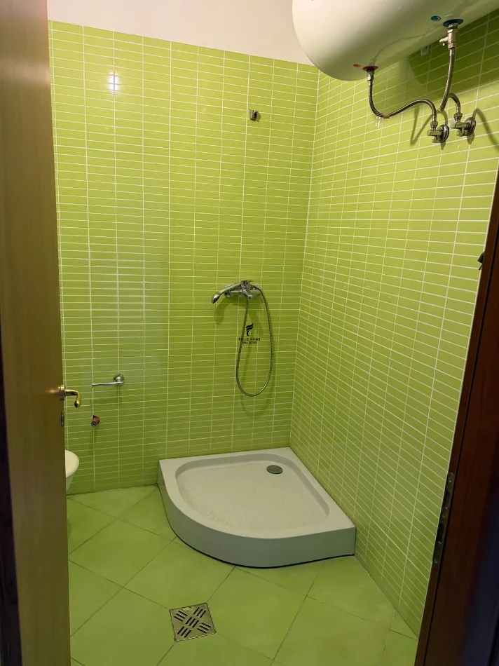 Tirane, jepet me qera apartament 2+1 Kati 7, 100 m² 700 € (JORDAN MISJA)