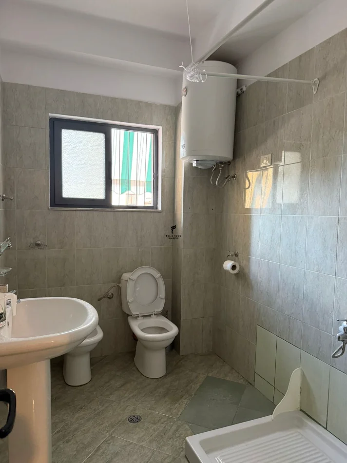 Shqiperi, jepet me qera apartament 2+1 Kati 2, 112 m² 650 € (PAZARI I RI)