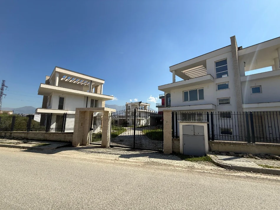 SHITET VILE INDIVIDUALE KATESHE MJULL-BATHORE 670.000 EURO FH-75707