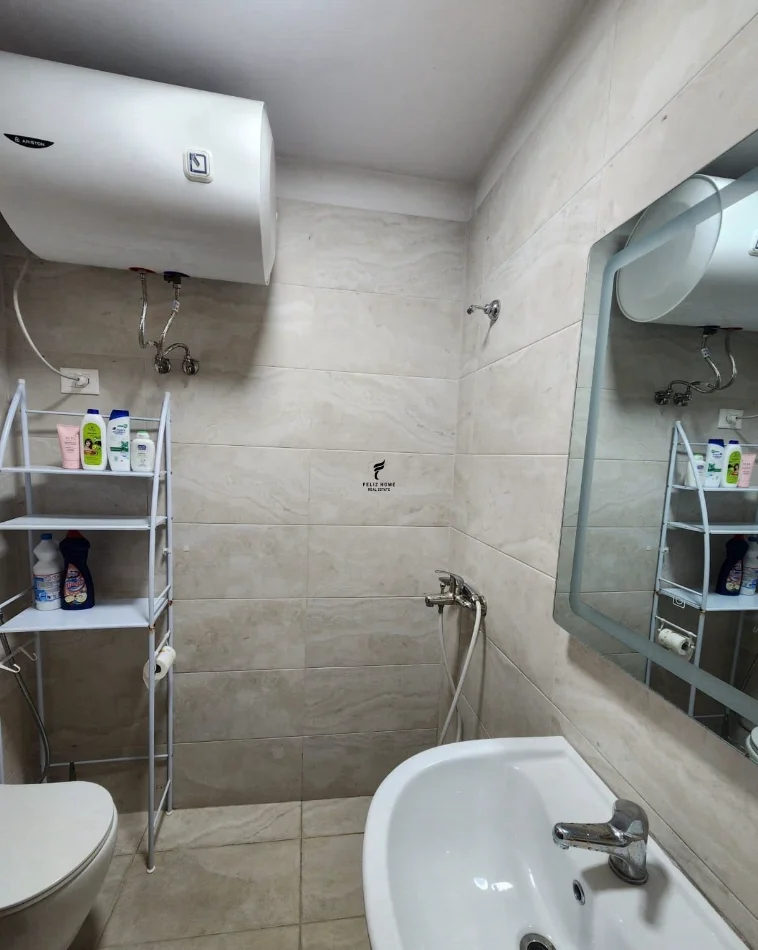 Tirane, jepet me qera apartament 1+1 Kati 9, 60 m² 450 € (RRUGA E KAVAJES)