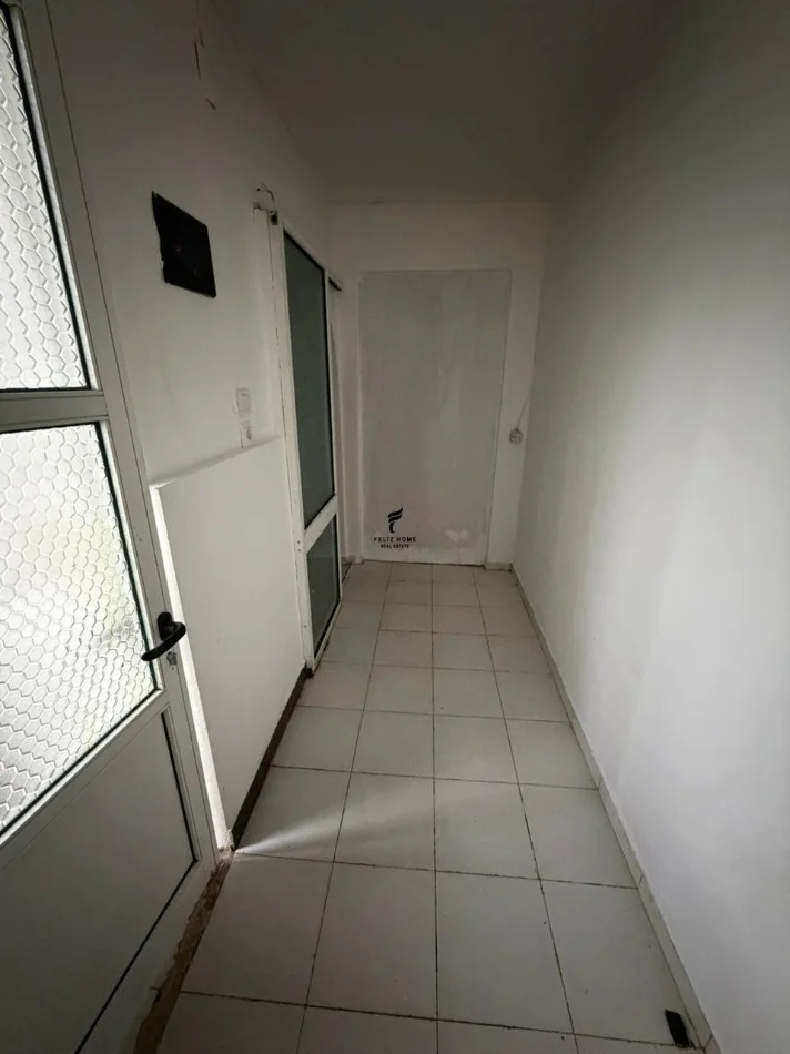 Tirane, jepet me qera dyqan Kati 0, 45 m² 650 € (SHESHI WILLSON)