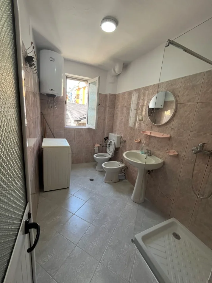 Tirane, jepet me qera apartament 2+1 Kati 4, 80 m² 650 € (MYSLYM SHYRI)