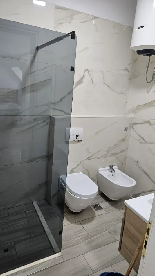 Tirane, jepet me qera apartament 1+1 Kati 6, 50 m² 420 € (LIQENI I THATE)