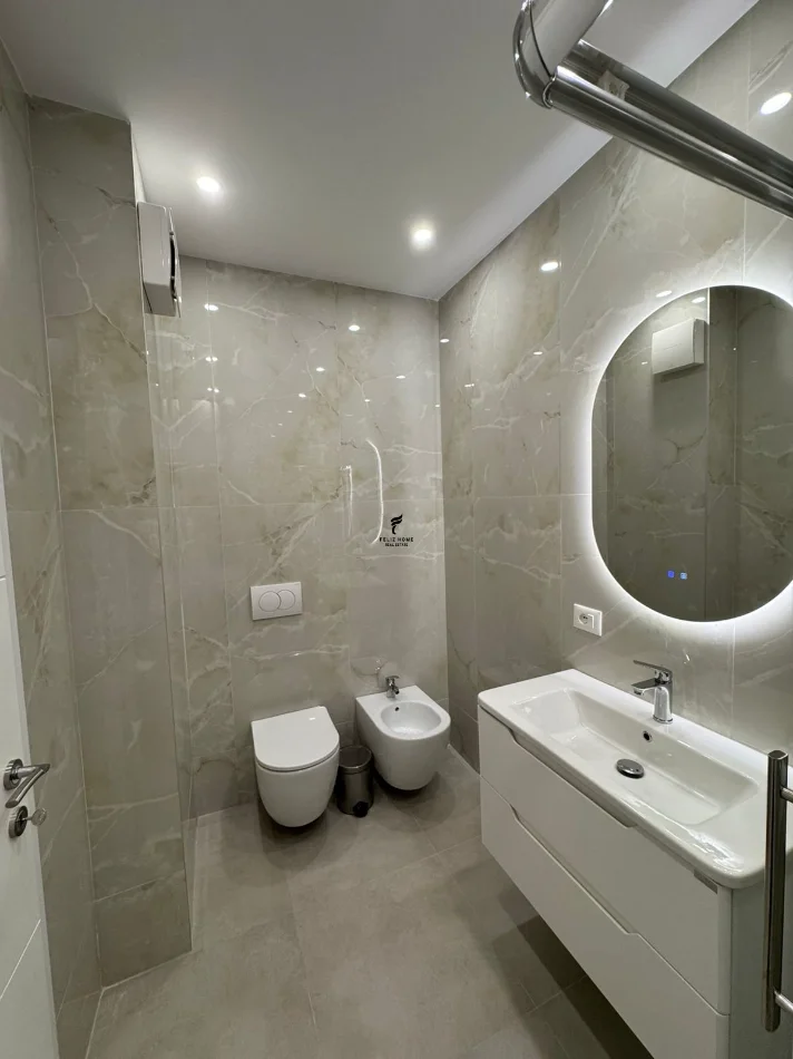 Tirane, jepet me qera apartament 1+1 Kati 4, 68 m² 700 € (BULEVARDI I RI)