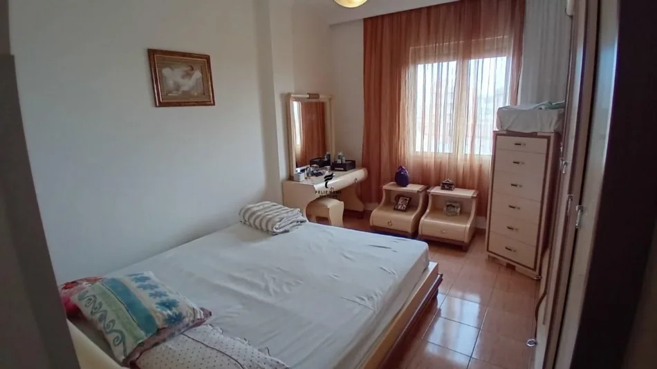 Tirane, jepet me qera apartament 2+1 Kati 4, 80 m² 500 € (KINOSTUDIO)