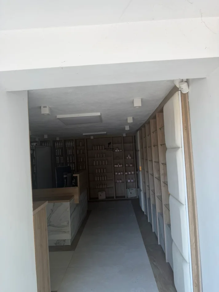 Tirane, jepet me qera dyqan Kati -1, 35 m² 1.500 € (BLLOKU)