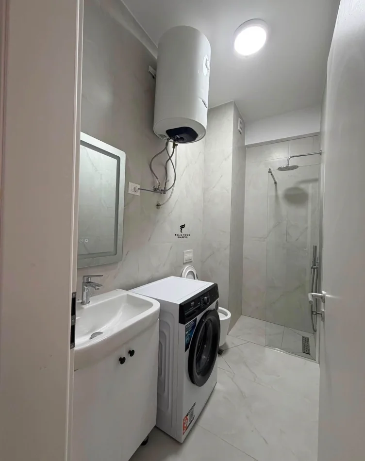 Tirane, jepet me qera apartament 1+1 Kati 4, 50 m² 450 € (ALI DEMI)