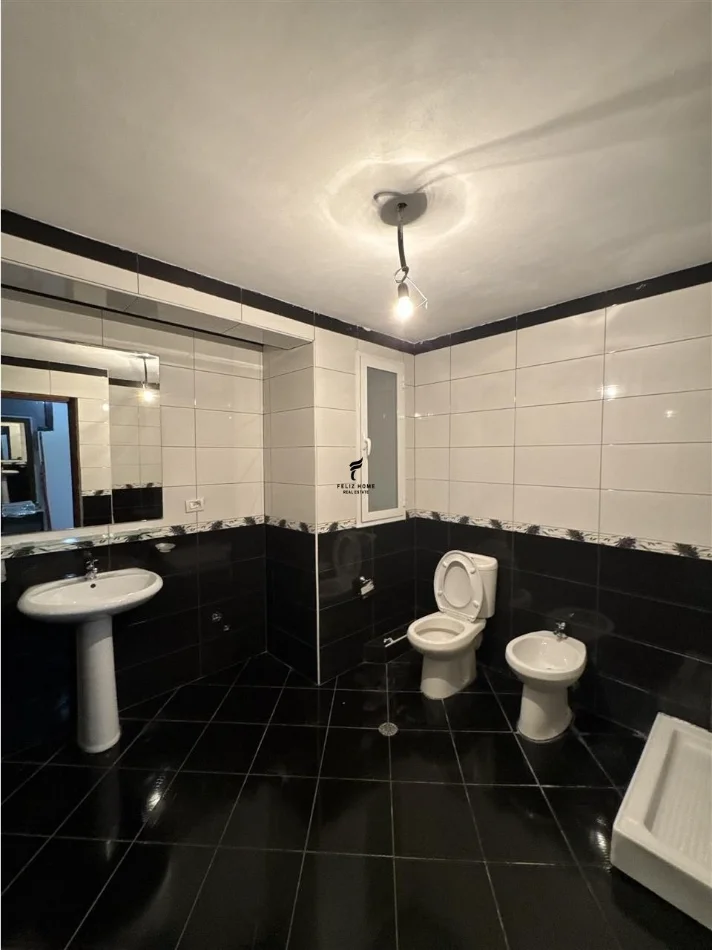 Tirane, jepet me qera apartament 2+1 Kati 5, 110 m² 500 € (KODRA E PRIFTIT)