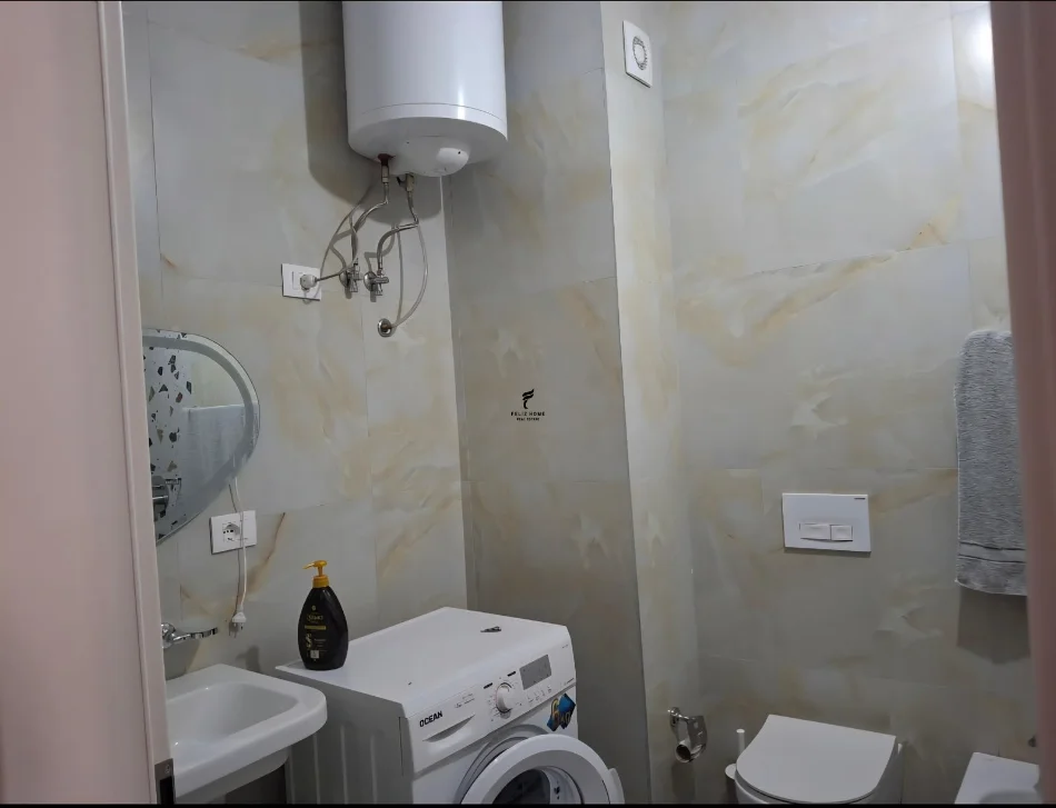 Tirane, jepet me qera apartament 1+1 Kati 8, 70 m² 500 € (ALI DEMI)