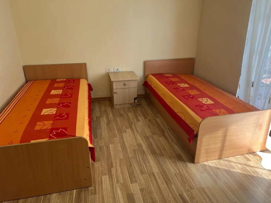 Tirane, jepet me qera apartament 2+1 Kati 4, 114 m² 700 € (PAZARI I RI)