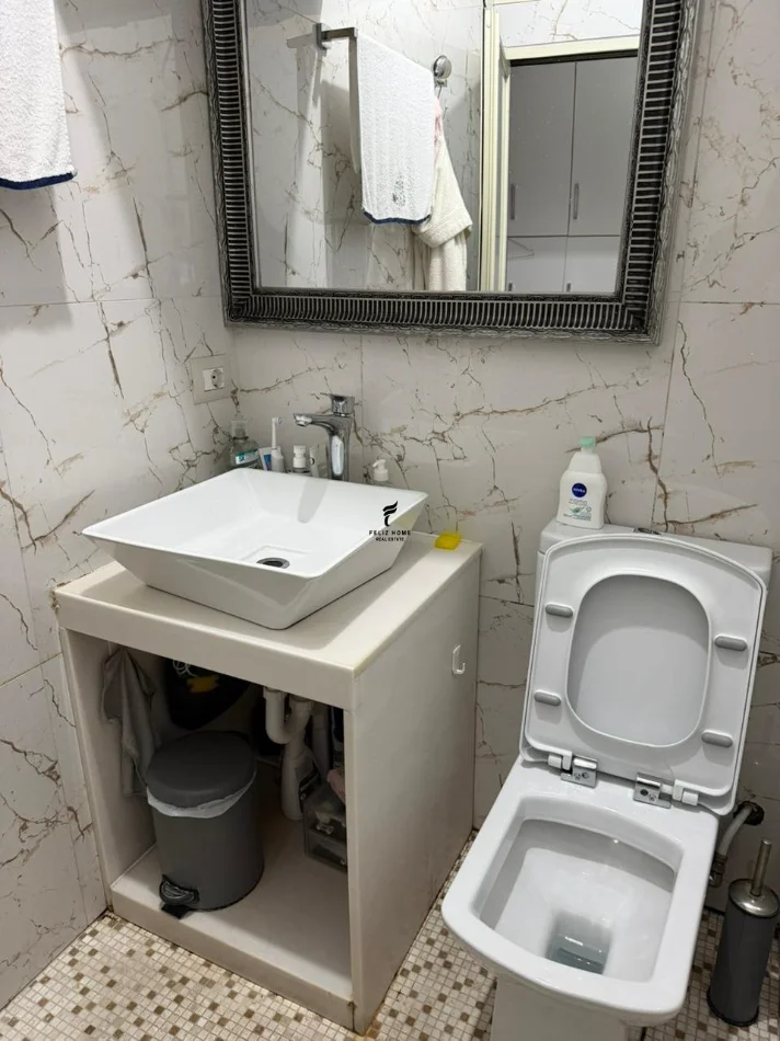 Tirane, jepet me qera apartament 1+1 Kati 5, 100 m² 900 € (MYSLYM SHYRI)