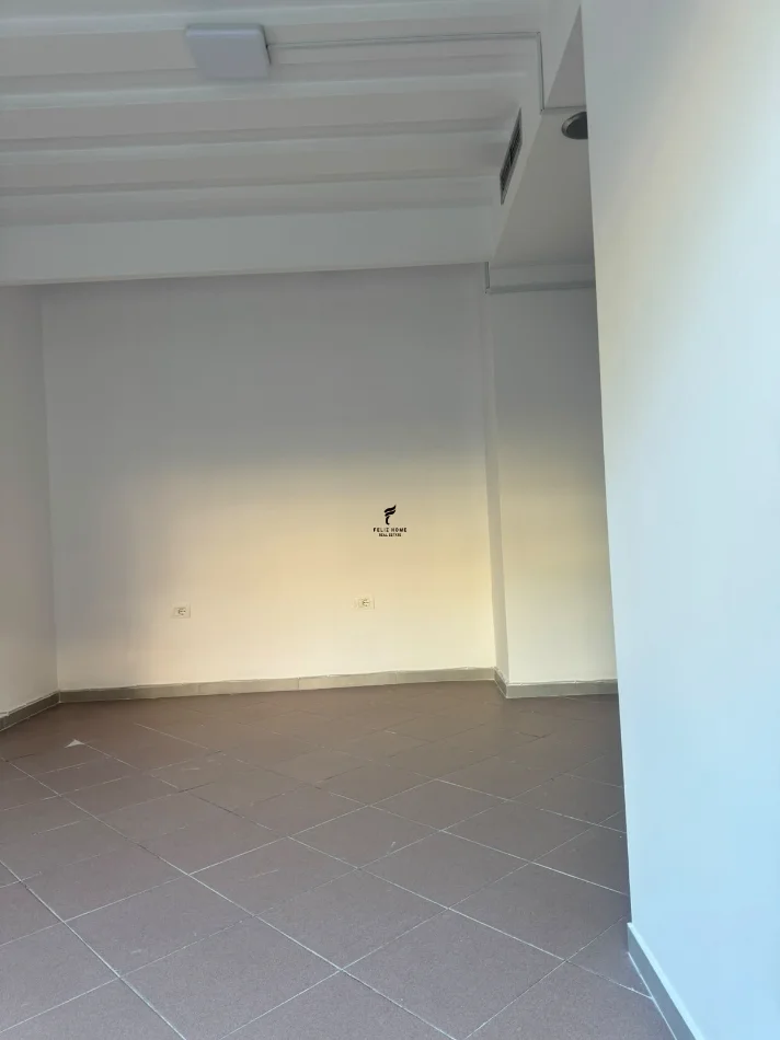 Tirane, jepet me qera dyqan Kati 0, 20 m² 400 € (MYSLYM SHYRI)