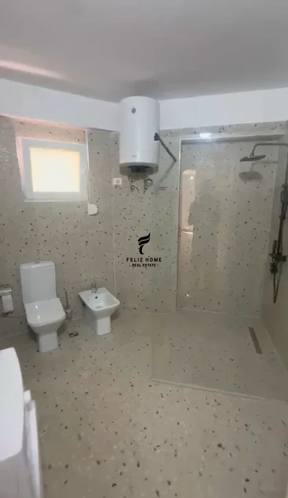 Tirane, jepet me qera zyre Kati 2, 120 m² 900 € (GARDA)