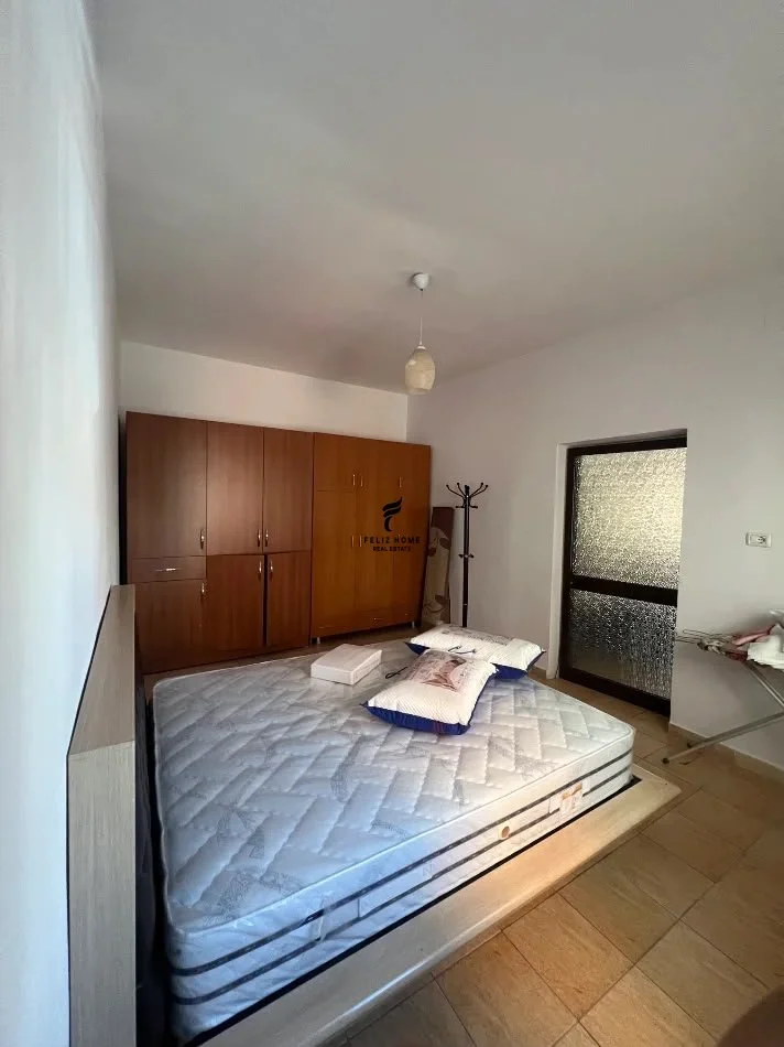 Tirane, jepet me qera apartament 1+1 Kati 1, 65 m² 450 € (RRUGA RIZA CEROVA)