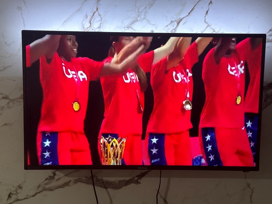 Tirane, shes Smart TV Tv Elektra 42