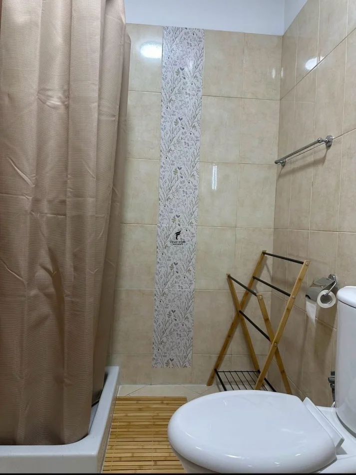 Tirane, jepet me qera apartament 1+1 Kati 3, 70 m² 650 € (QENDER)