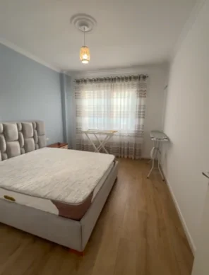 Tirane, jepet me qera apartament 2+1+Ballkon Kati 4, 100 m² 700 € (Dry Lake)