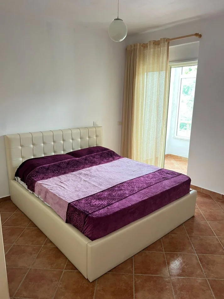 Durres, jepet me qera apartament 1+1+Ballkon Kati 3, 60 m² 60 € (shkembi i kavajes durres)
