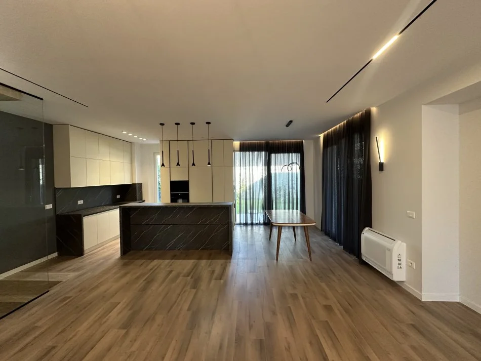 Tirane, jepet me qera Vile 3 Katshe Kati 0, 300 m² 3.500 € (TEG)