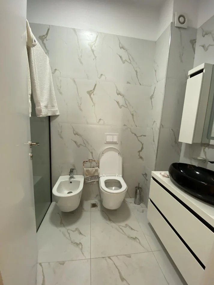 Tirane, jepet me qera apartament 2+1+2 Kati 2, 88 m² 500 € (Casa Italia, Tirana Entry 1)