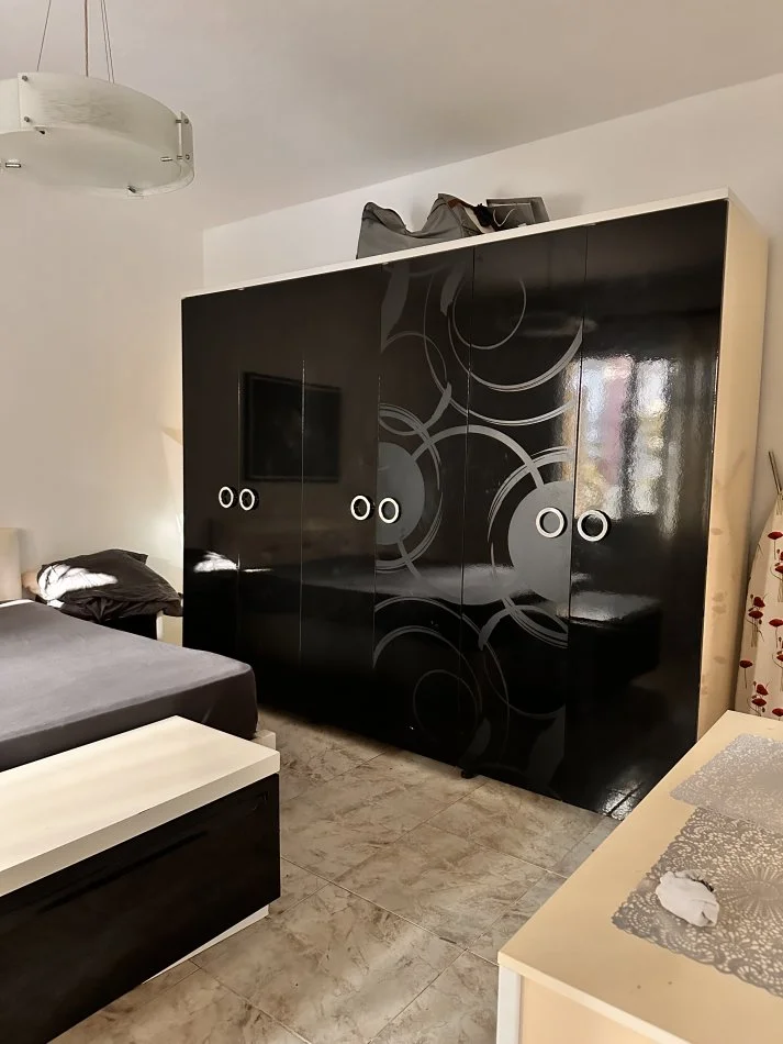 Tirane, jepet me qera apartament duplex 1+1+Aneks+Ballkon Kati 1, 62 m² 400 € (Rruga Besim Imani)