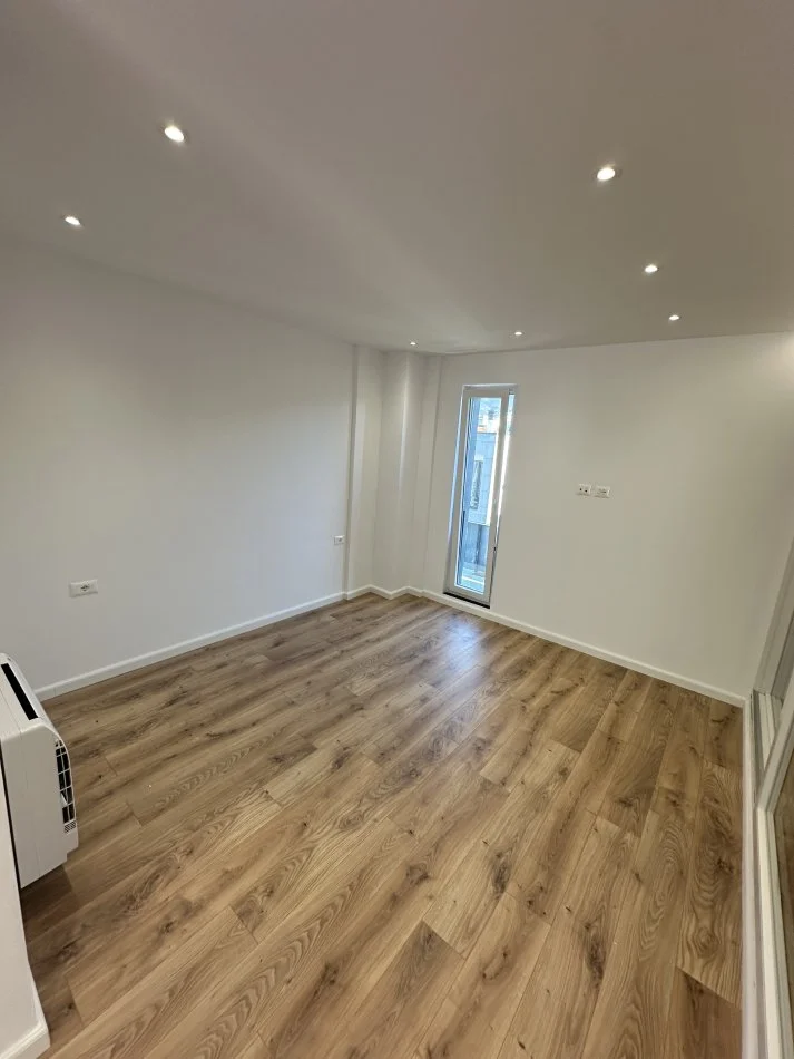 Tirane, jepet me qera Vile 3 Katshe Kati 3, 350 m² 3.500 € (TEG)