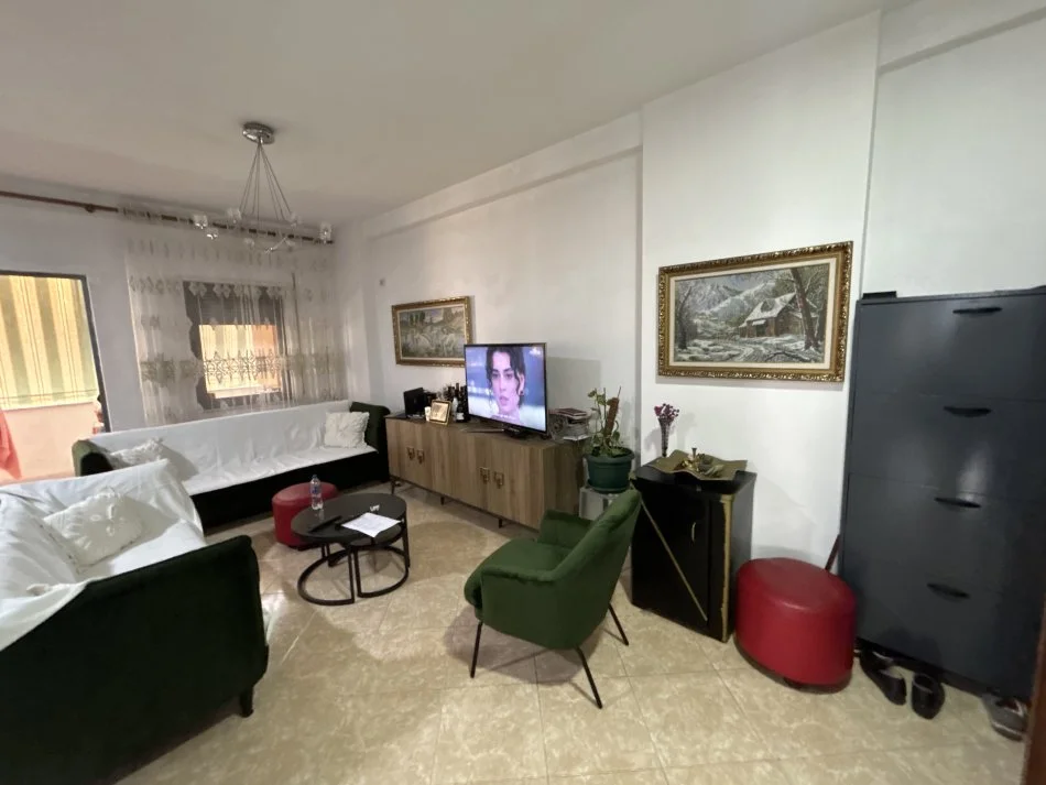 Tirane, Apartament per#Shitje (Komuna e Parisit )