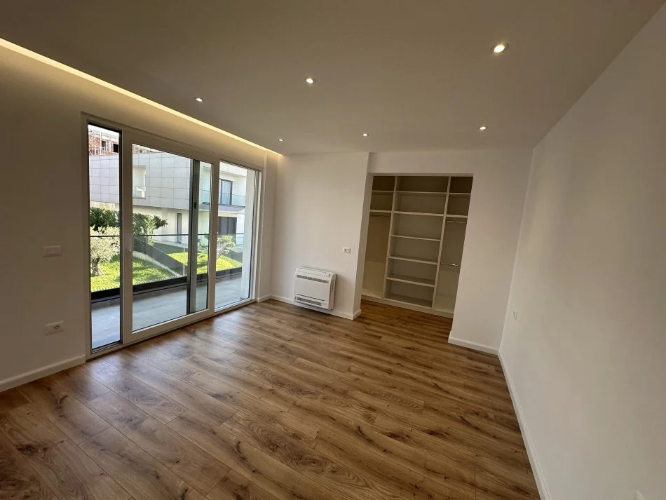 Tirane, jepet me qera Vile 3 Katshe Kati 3, 350 m² 3.500 € (TEG)