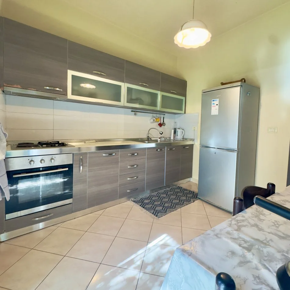 Tirane, Vile 3 Katshe me qira Kati 0, 210 m² 500 € (Vilat Gjermane)