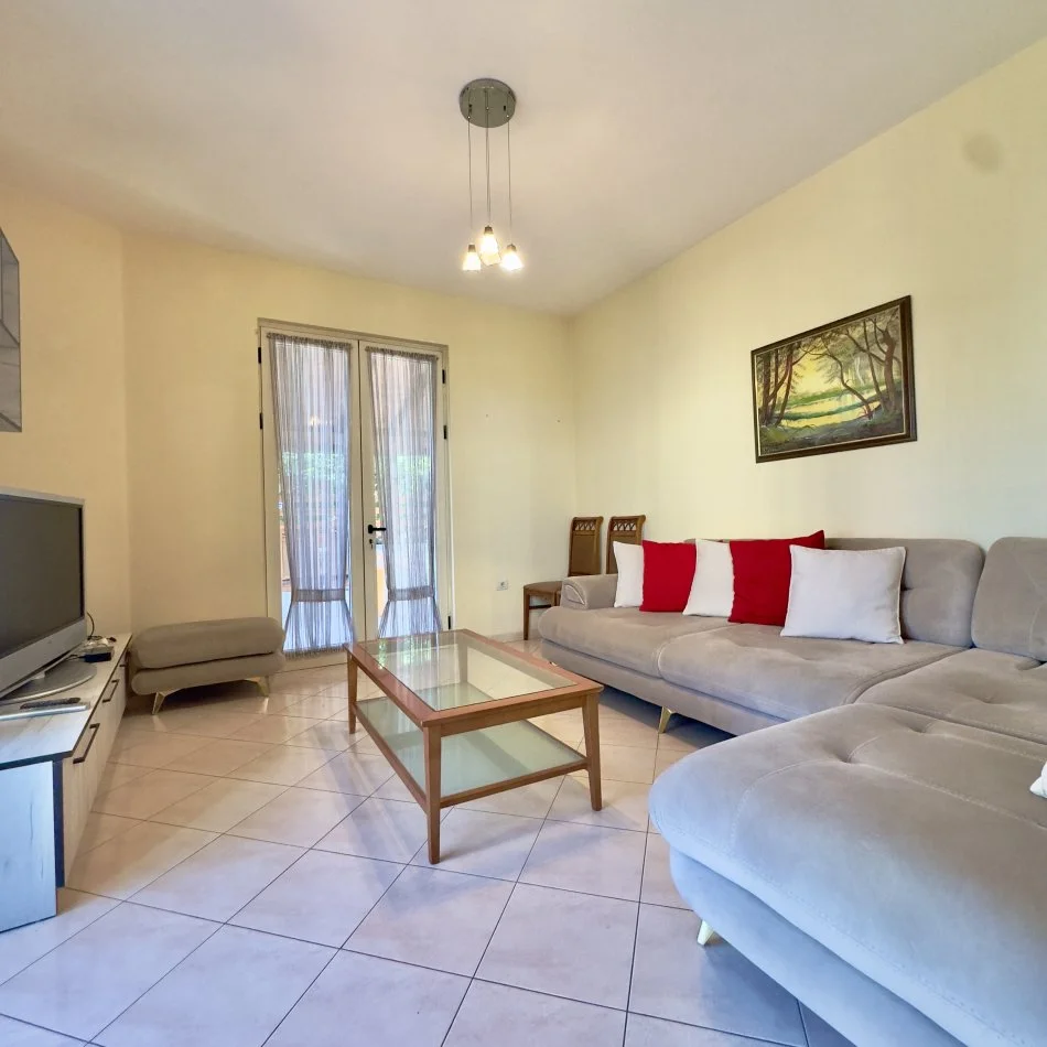 Tirane, Vile 3 Katshe me qira Kati 0, 210 m² 500 € (Vilat Gjermane)