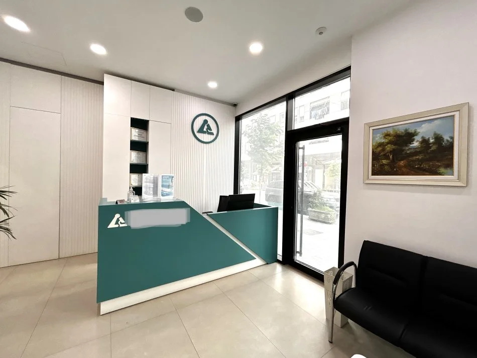 Tirane, jepet me qera ambjent biznesi Kati 0, 100 m² 1,900 € (5 MAJ)