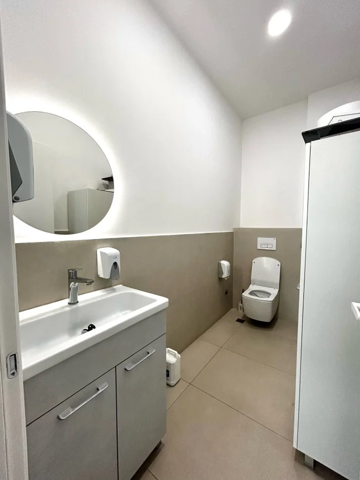 Tirane, jepet me qera ambjent biznesi Kati 0, 100 m² 1,900 € (5 MAJ)