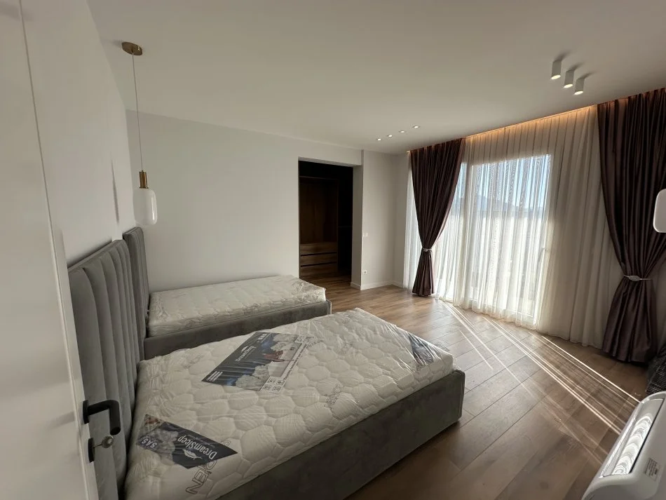 Tirane, jepet me qera Vile 3 Katshe Kati 0, 300 m² 3.500 € (TEG)