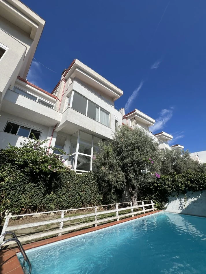 Tirane, jepet me qera Vile 3 Katshe , 460 m² (Kodra e Diellit 1)