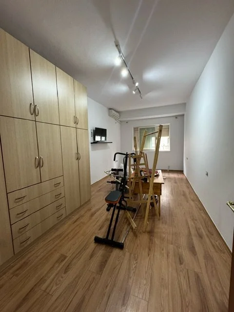 Shqiperi, jepet me qera apartament 2+1+Ballkon Kati 3, 120 m² 600 € (eco market)